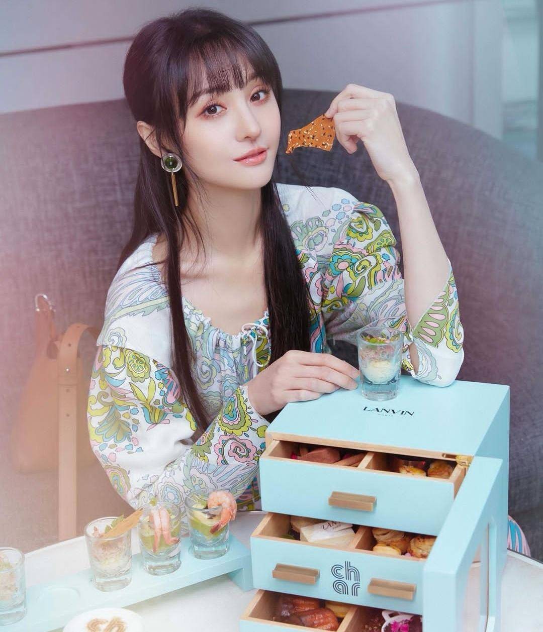 劣迹艺人郑爽,屡次想回娱乐圈都失败,这次会靠虐待孩子成功吗?