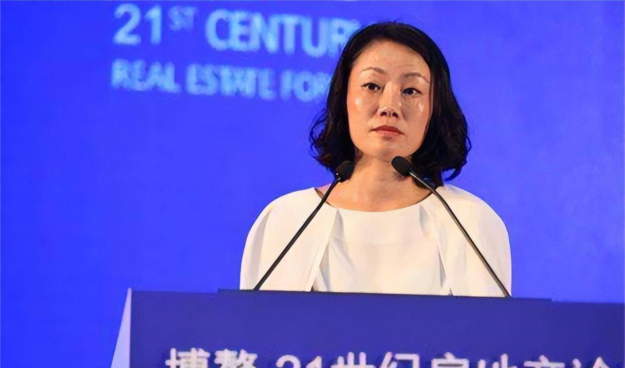 万科金牌女秘书朱旭:年薪849万,年终奖1000万,如今47岁仍未婚_工作