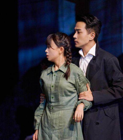 刘恺威和主创演唱了多首经典歌曲,包括《海阔天空》《那些花儿》《我