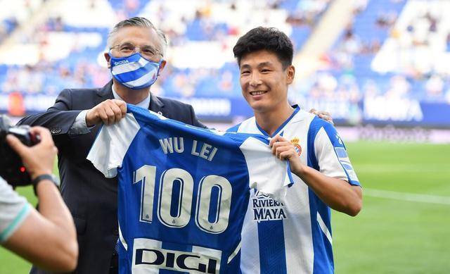 7号被取消,穿了3年给了别人,24岁前锋同样没号码_球迷_中超_西班牙人