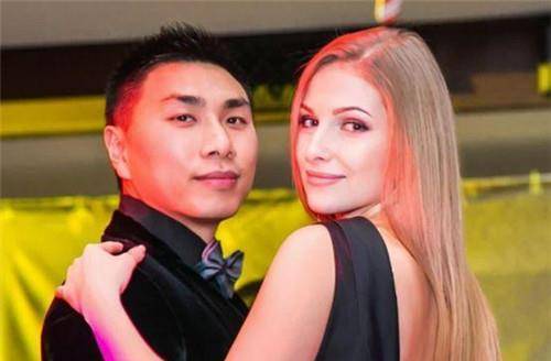 巅峰,他便是梅爱偲,在乌克兰与当地的一位美女结了婚还住上了大别墅