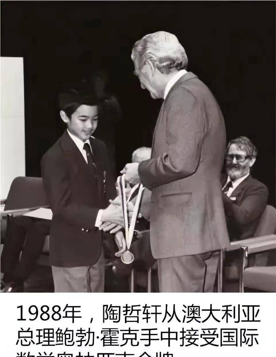 "神童"陶哲轩:8岁高考760分,智商超爱因斯坦,31岁获菲尔兹奖_父母