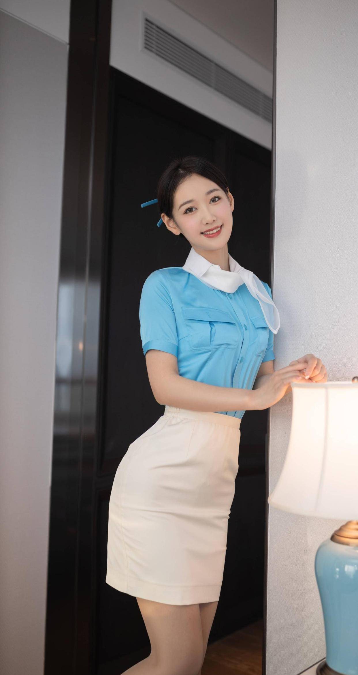 制服的魅力在于让人看着特别的舒服,美女穿上更美!