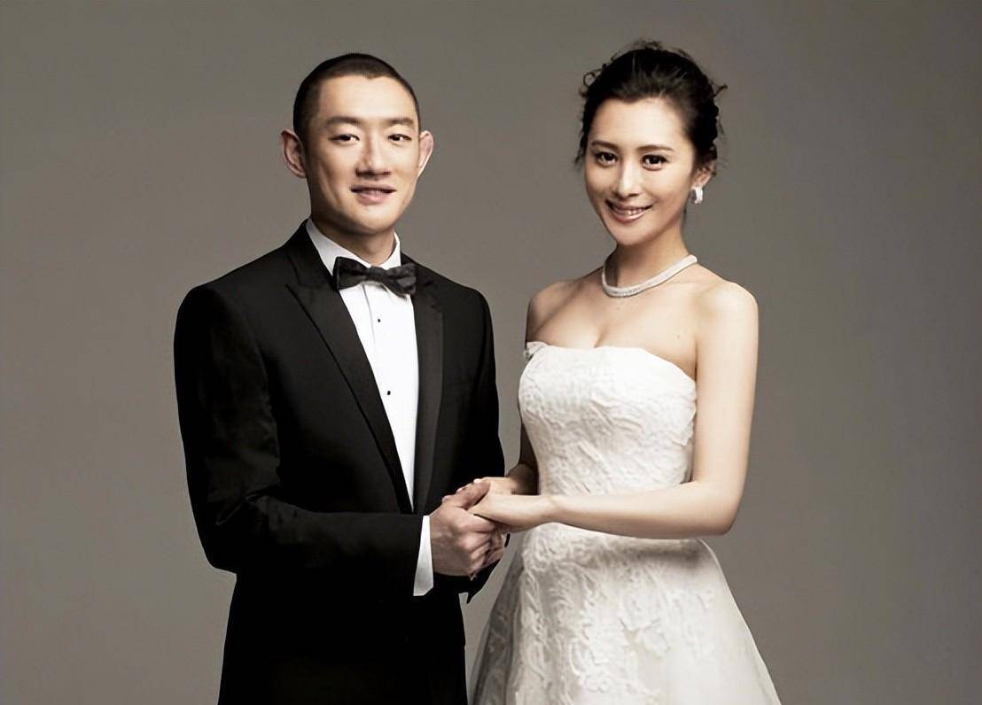 演员李宇大约在14年前去世,王宇已婚并育有子女,妈妈的坚持让人泪目