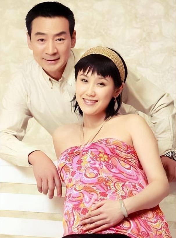 戏骨寇振海,容颜十分年轻,小21岁娇妻,比丈夫还显老_李婷_章小蕙_前妻