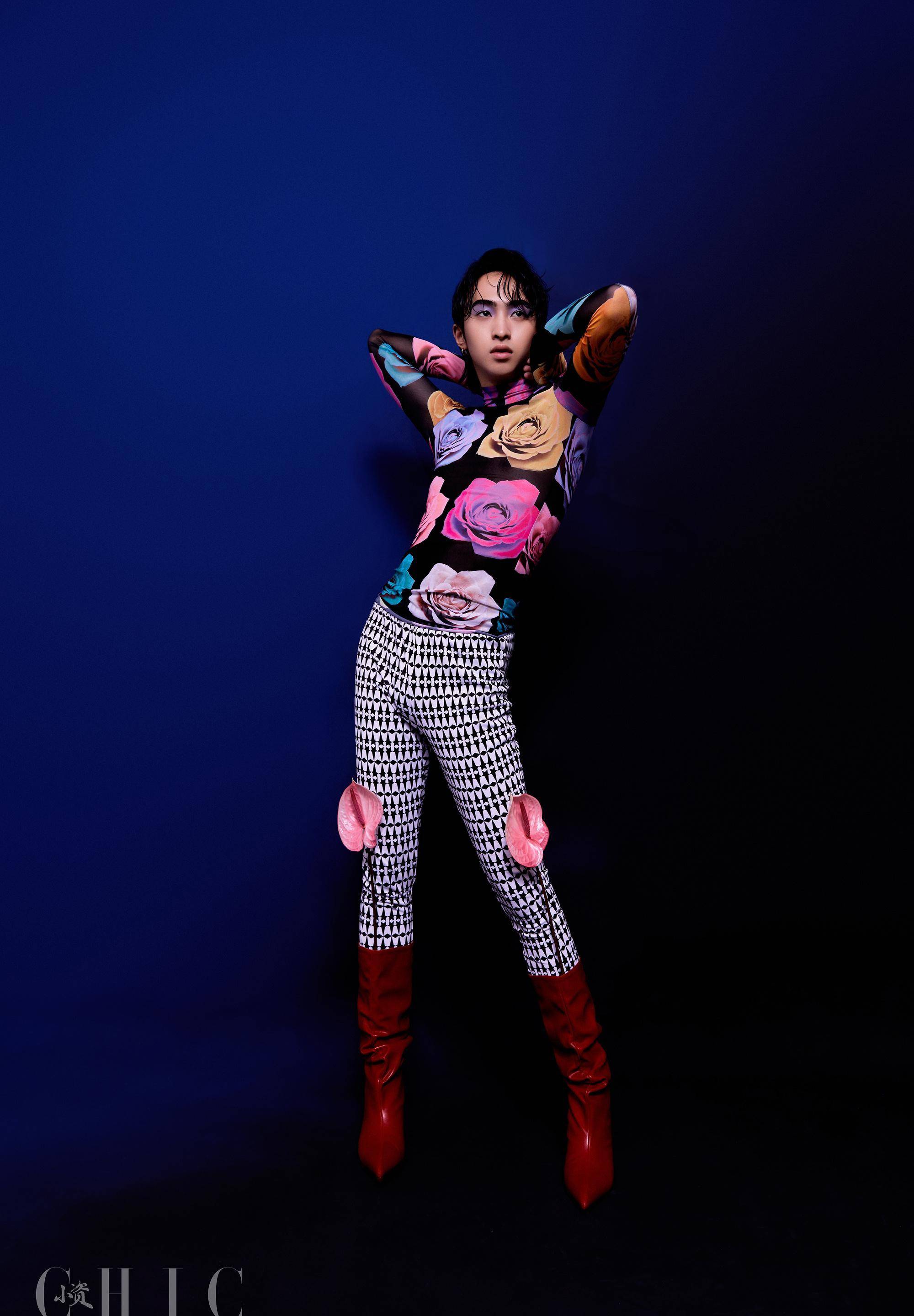 就在今天的8月12日下午三点左右转发了庾恩利的这