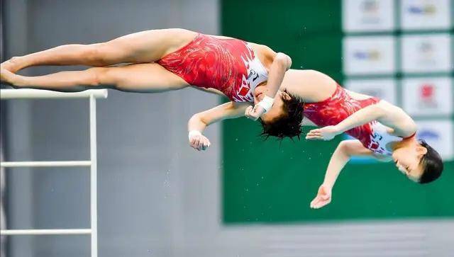 跳水运动员女 三角裤图片