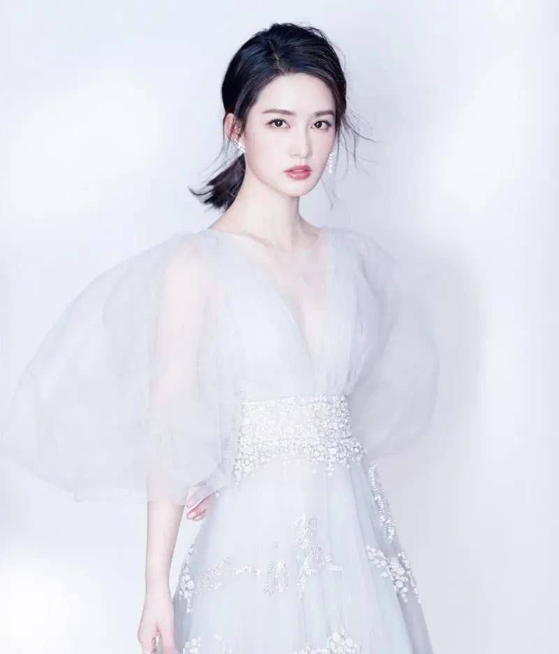 性感女神李沁,多少人心中的梦幻女友_气质_白色_江南