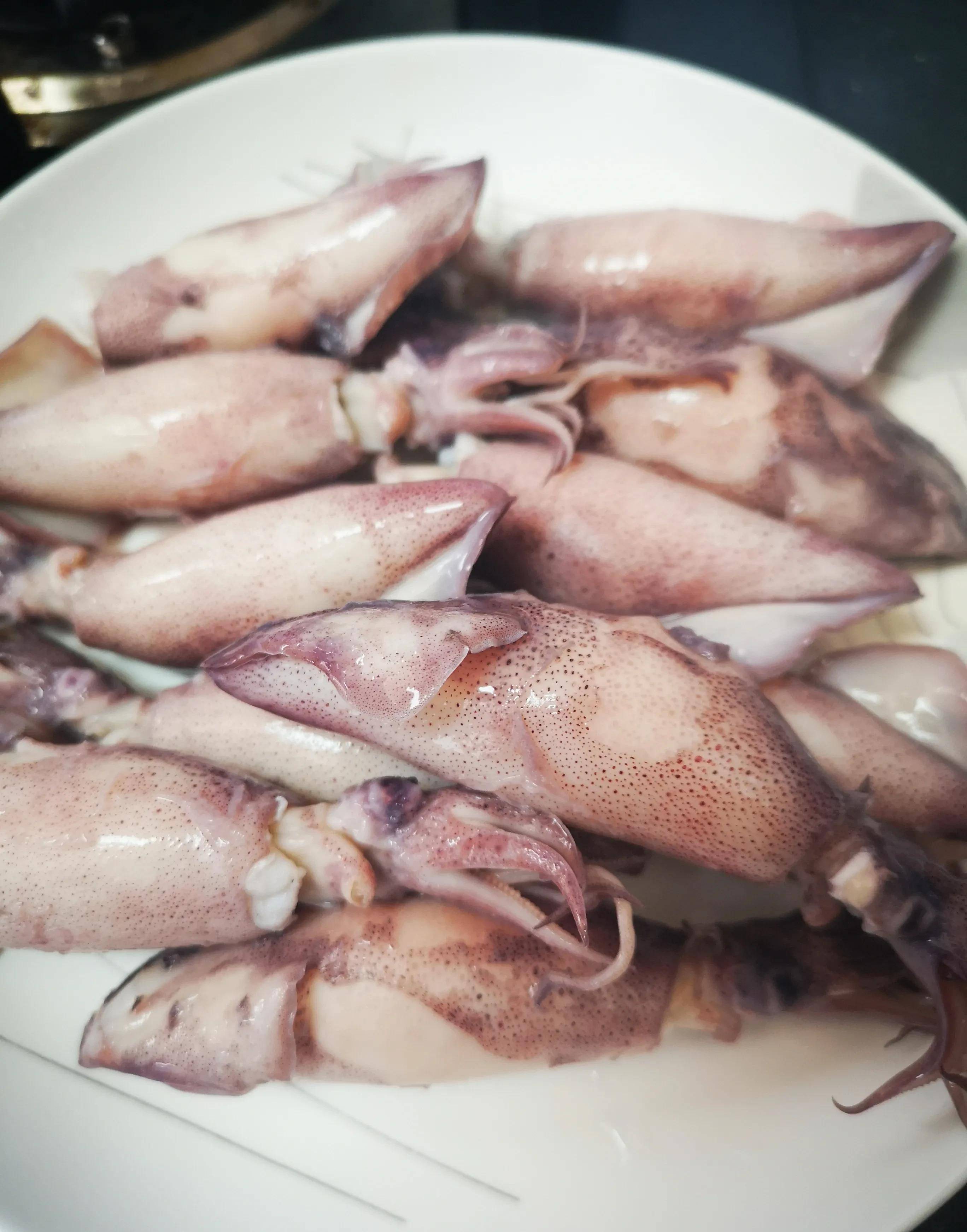 我为过年加道菜白灼鱿鱼筒,加多一道工序,去除涩味和腥味_口感_处理