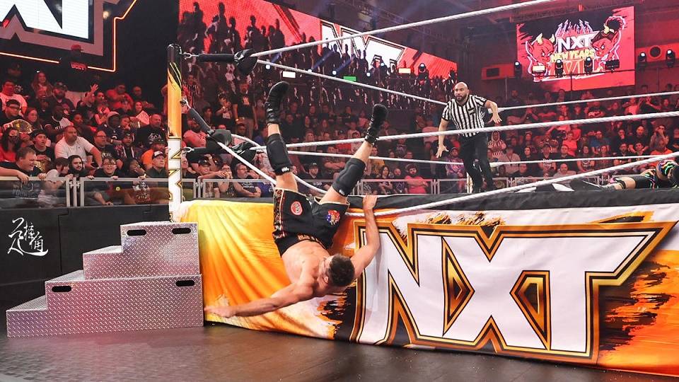 wwe上绳赛再现罕见"双赢局",nxt冠军赛边绳连崩两次!