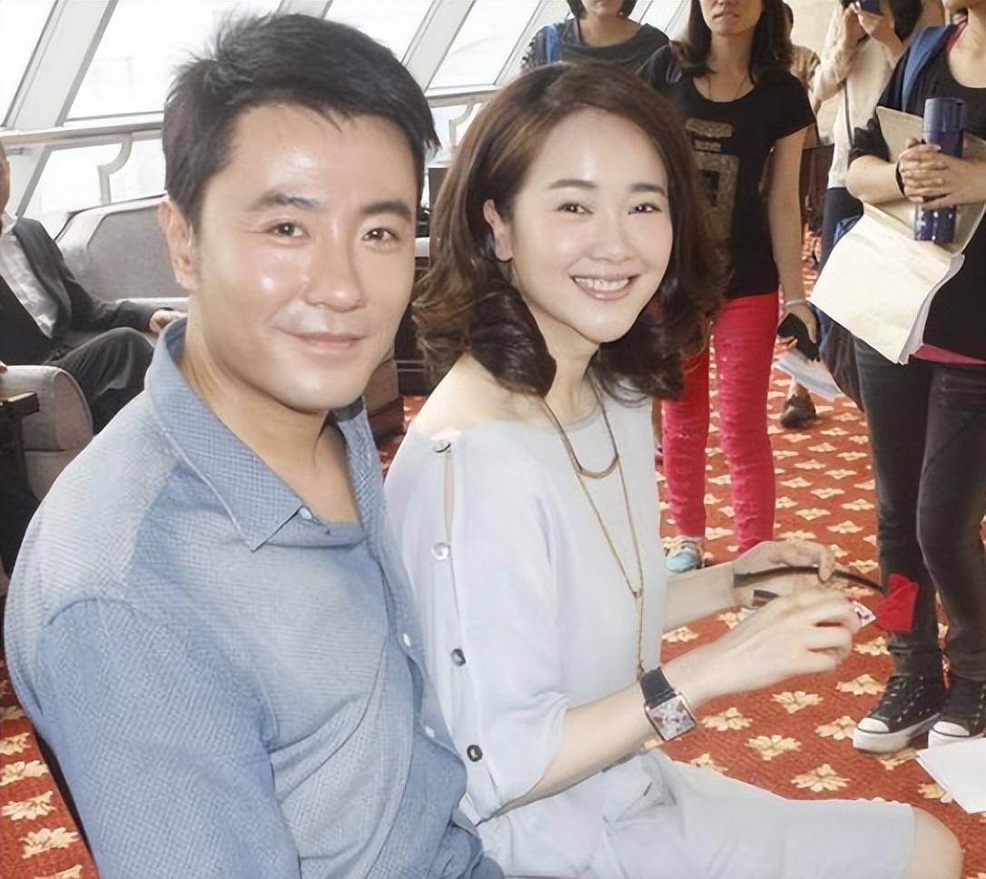据悉,从到了40岁开始,父母就一直在给李乃文介绍女朋友.