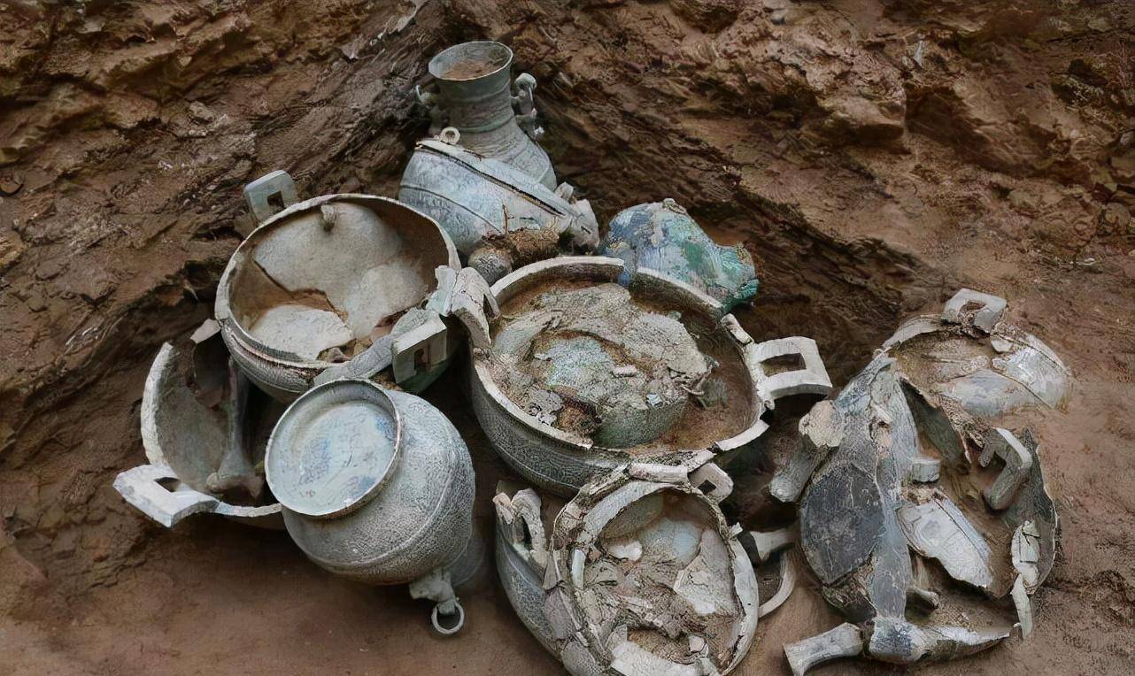 横跨千年的战国古墓,所埋陪葬品极尽奢华,墓主人还是位女性_墓葬_考古