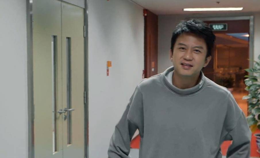 邓超开出租车忘记打表,乘客私信求关注后,他大方发文回应!