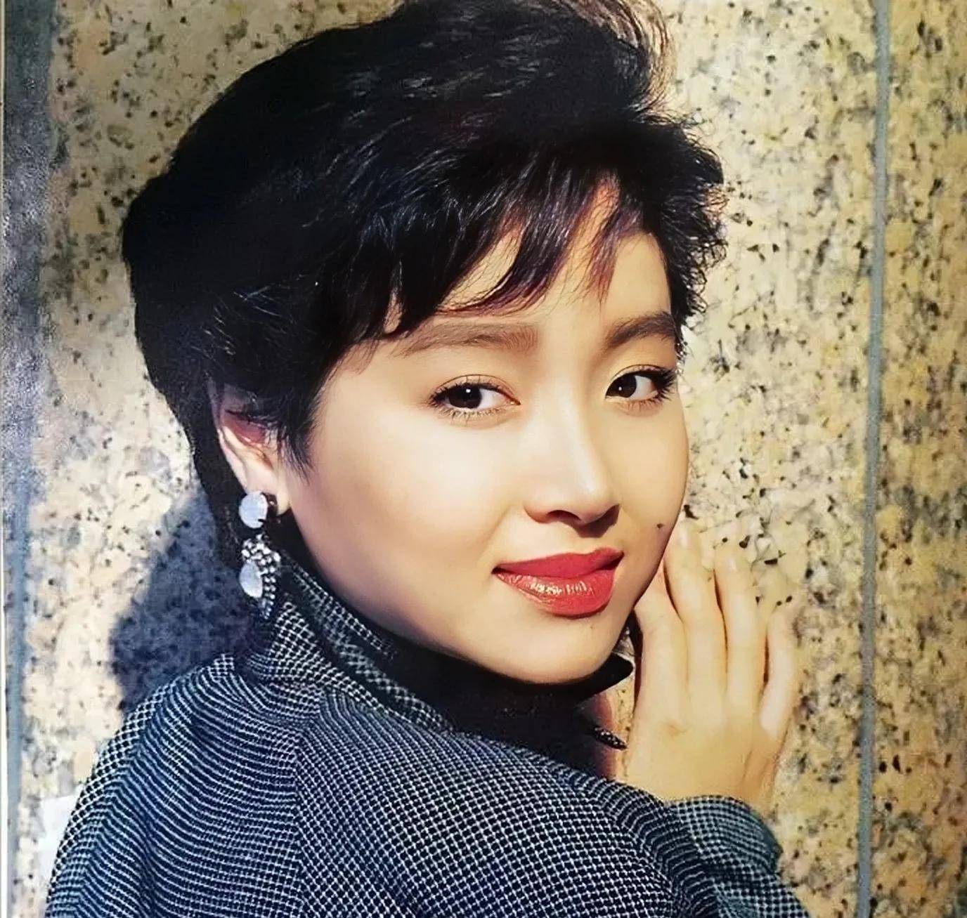 恬妞:演过黄蓉和苗翠花,却演不好万梓良的妻子_女儿_印尼_婚礼