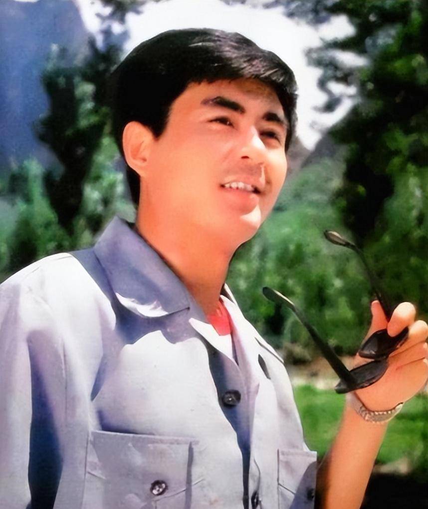 姜黎黎:嫁小3岁汪宝生,36岁才当妈妈,如今一家三口其乐融融_父母_因为