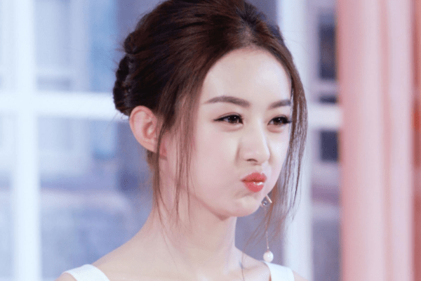 在赵丽颖的粉丝闯祸之前,吴亦凡的粉丝,还有张哲瀚的粉丝,都做出过更