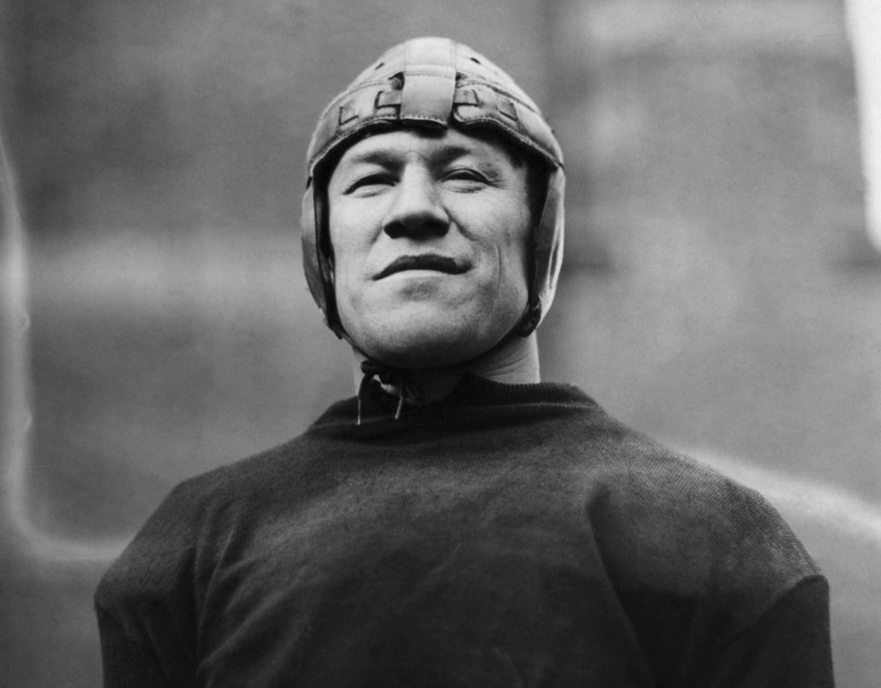 穿着一大一小两只鞋,他照样获得了奥运冠军_吉姆·索普_主义_奥运会