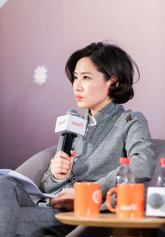 50岁史小诺穿衣质感大气,尽显女人味_职场_西装_造型