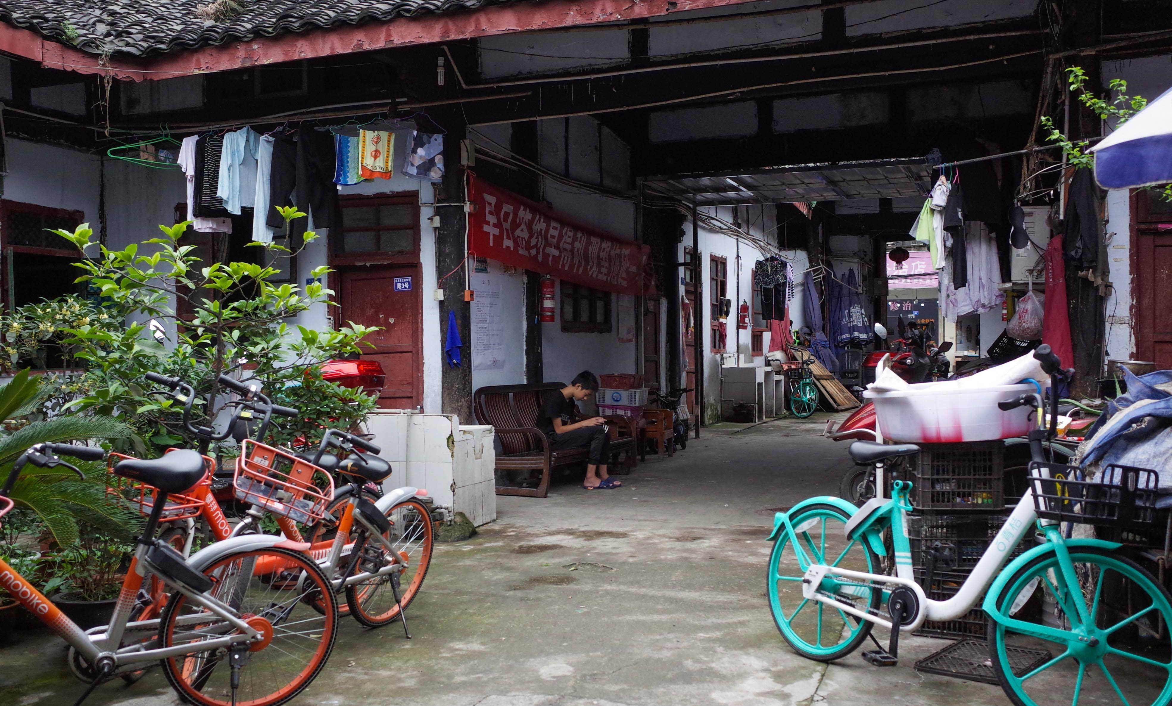 成都春熙路附近的一条老街,市井氛围浓厚,还有各种美食_龙王庙_城市