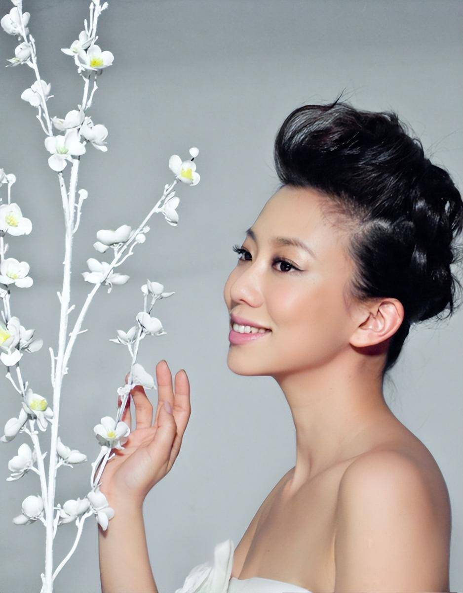 "小开杀手"吴辰君,一周内又是戏水又是滑雪,真忙!_翊凤_成龙为_游泳