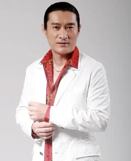 黄安长发变短发!网友评论:年轻20岁!乍一看是黄晓明_别墅_变化_形象