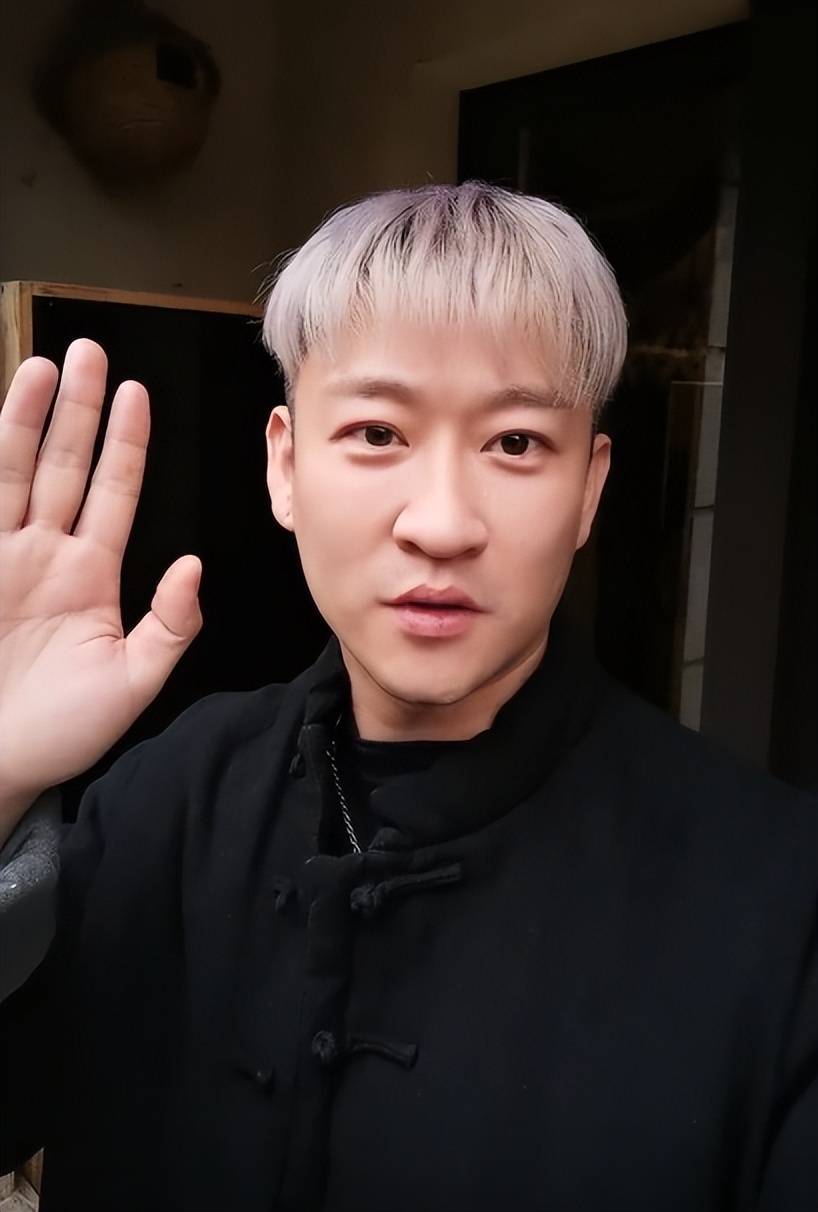 相声"狂人"曹云金,背叛师门,抛妻弃子,可却越作越有钱_郭德纲_唐苑