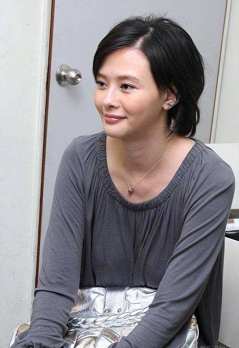 尹乃菁,台名嘴界的插嘴王,她今年56岁了,依然显得年轻貌美_新闻_节目