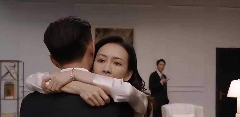 王鸥:3岁便寄人篱下,结婚前悔婚,后与刘恺威夜光剧本惹争议_魏大勋