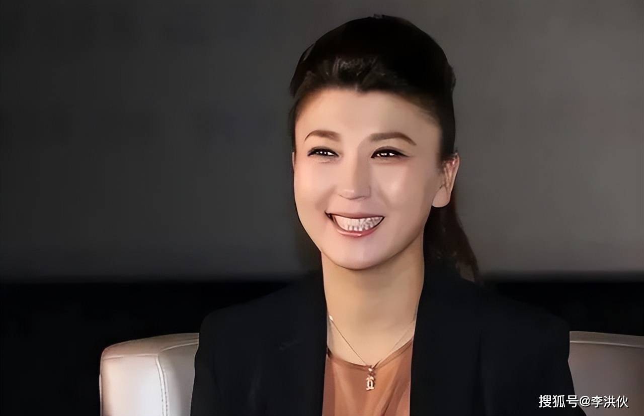 儿媳妇徐梦迪晒孕照,四肢纤细如少女_赵本山_林傲霏_儿子