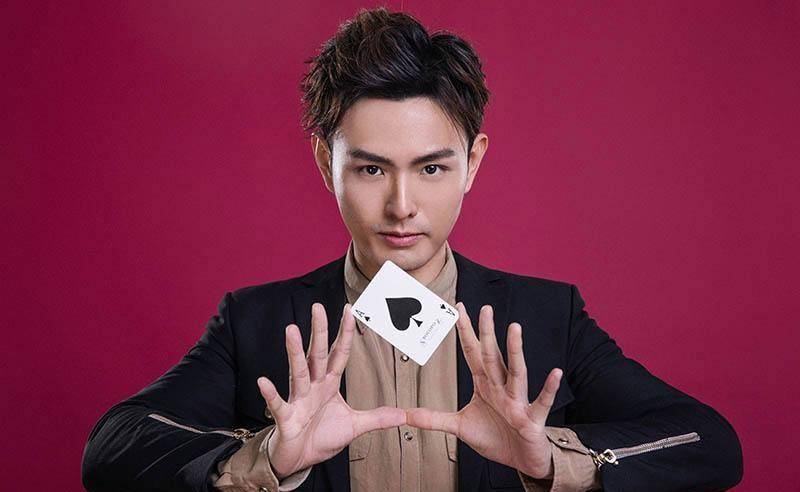 凤凰卫视黄橙子,19岁获得选美冠军,她体态优雅皓齿明眸摄人心魄_武汉