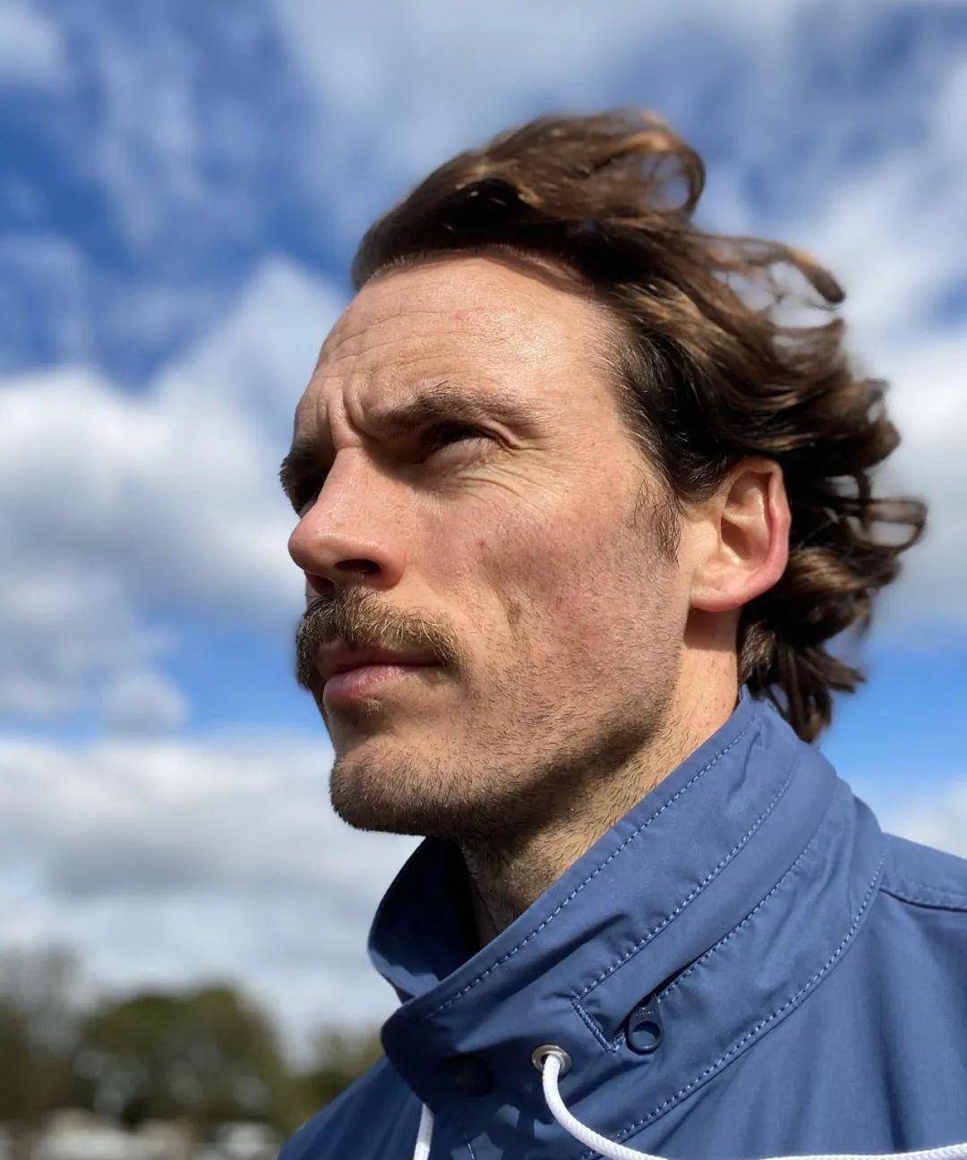 原36岁英国男星山姆克拉弗林变身大胡子大叔,保鲜能力不强?