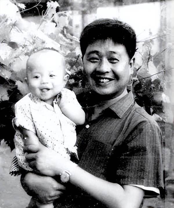原创作为低颜值男神,马东靠智商上位,他妻子肤白貌美,年轻有气质_马季