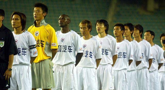 酒驾门将张鹭即将刑满释放!美丽妻子心情大好再次主持辽视春晚!