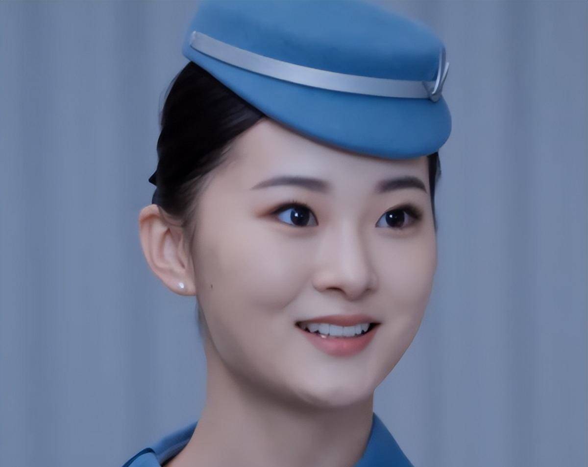 出道16年不火,如今37岁的周奇奇,凭《向风而行》惊艳了无数观众_艾佳