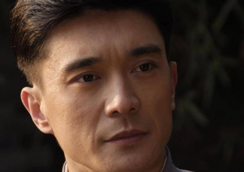 张明健浮华中的清流,面相亲和却能渣到极致,勾勒小人物的魅力_进行