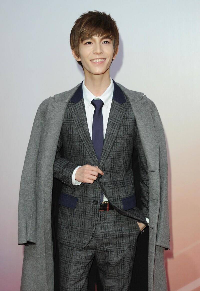 被说惨了的郭敬明,曾经也走出了一部贫穷孩子的励志故事_文学_认同