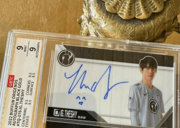 uzi住4000w江景房,theshy签名牌卖10w,看到两人签约