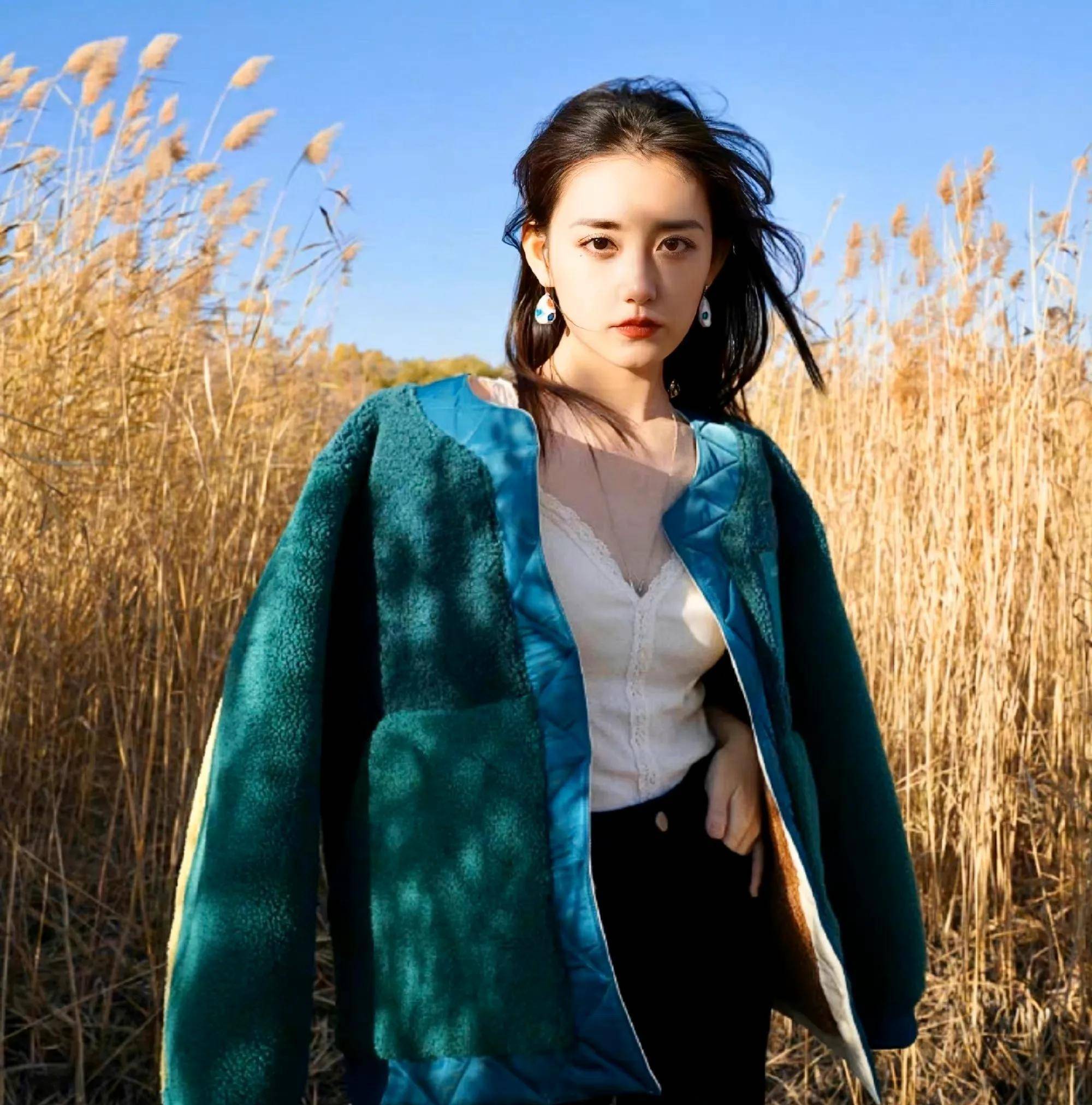 "微笑女神""吃鸡最美女孩"- 蒋依依_客官_系列_后浪