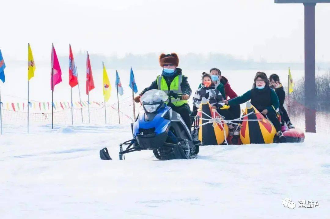 泰山天颐湖冰雪乐园坐标:泰安市泰山区东明堂路北首戏雪区设置亲子