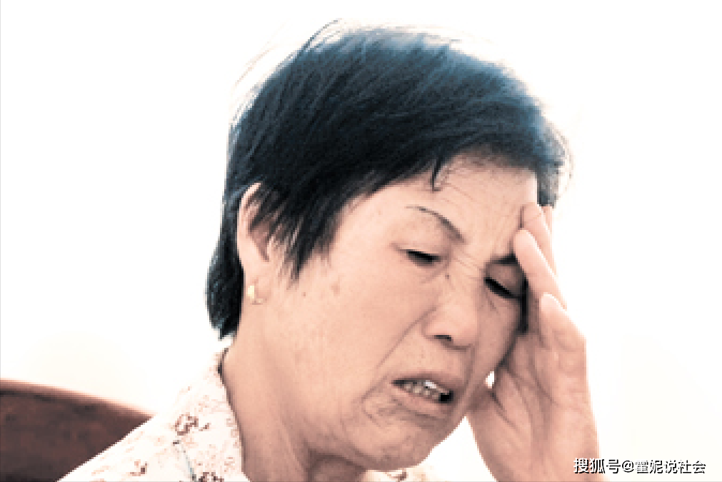 蒋国兵的母亲在得知他自杀的消息后,痛不欲生.