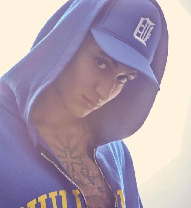 26岁库兹马又化身潮男,人气不输威少,场外收入比在湖人打球多_赛季