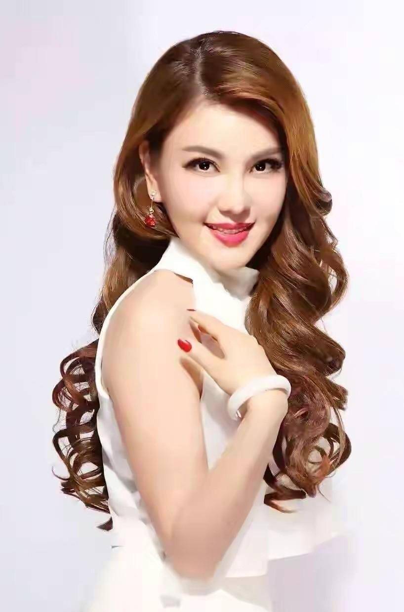 乌兰图雅:事业成功丢了爱情,谈到前任泪流不止,39岁成父母心病_草原_