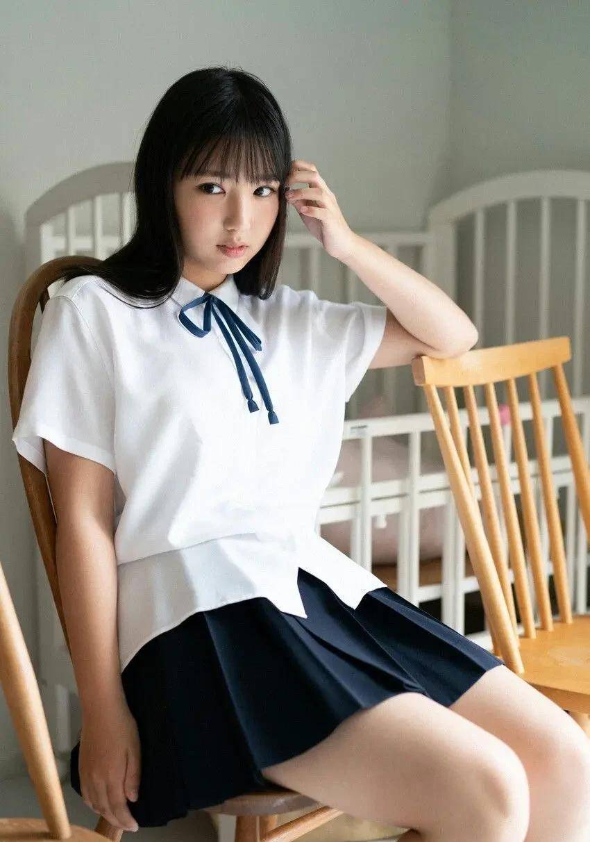 令和写真皇后泽口爱华,更加有韵味了,成熟和青春洋溢,值得期待_行业