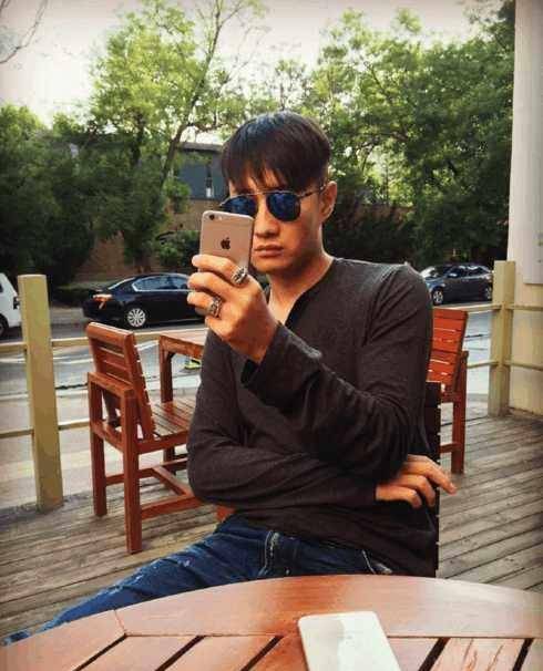 白百何无名指钻戒疑似被小男友求婚成功,陈羽凡食言复出挣钱_张爱朋