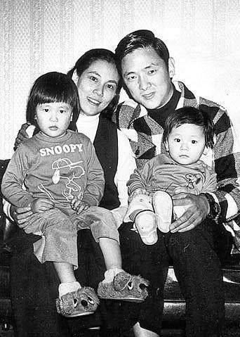 台媒惊传"独臂刀王"王羽全身瘫痪,只剩眼睛能动_王馨平_女儿_台湾