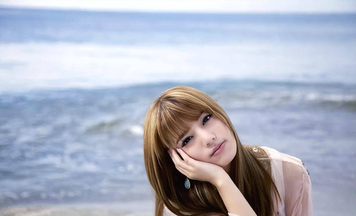 歌手阿兰:国外出道,仅21岁就成名,回国后如今怎样了?_比赛_音乐_超女