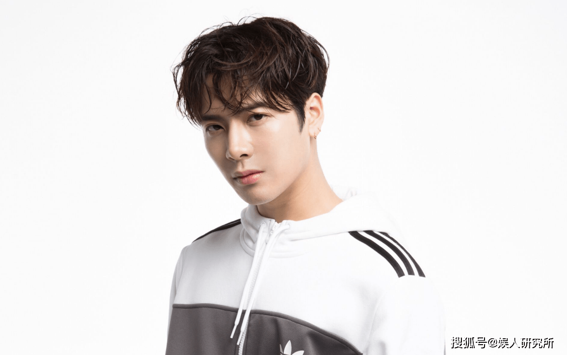 保护裴珠泫免受骚扰,声援被歧视的lisa,王嘉尔到底有多绅士?