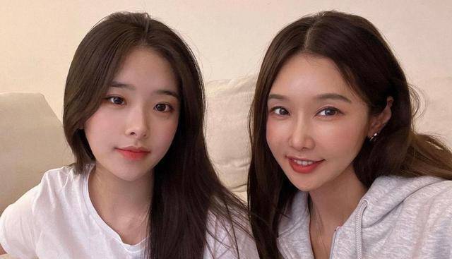 52岁李秀珍,身材火辣时尚比24岁女儿还撩人,"保鲜"秘诀是健身_动作