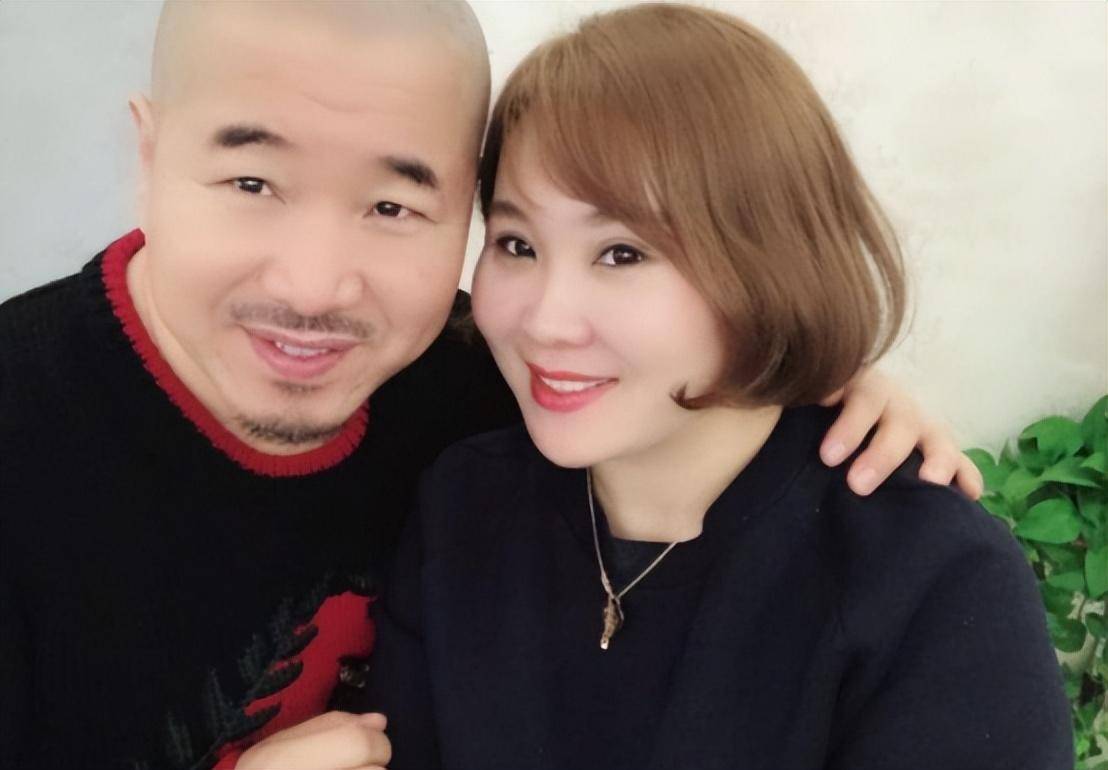 王小利:与前妻结婚7年离婚,再婚娶李琳为妻,如今苦尽甘来_表演_二人转