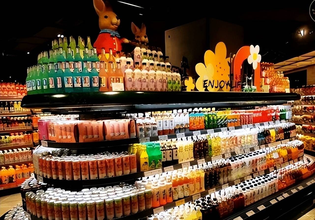 国内零售品牌王者创始人于东来,饱含赤子之心,员工加班罚款5000